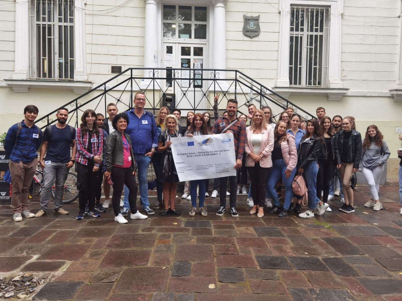 Ученици и учители от чужбина гостуваха на кметството в “Централен“