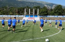 karlovskite-futbolisti-posreshtat-300.jpg