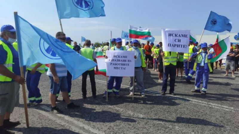 Строители на пътища протестират и днес