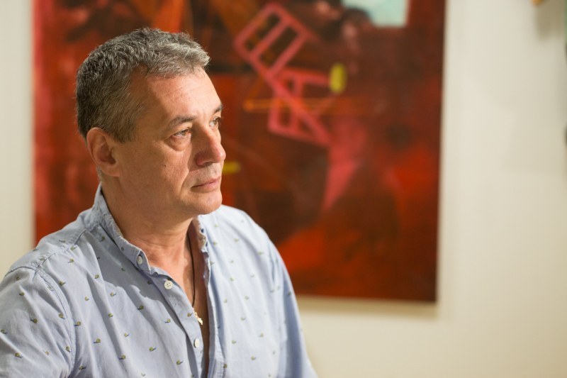 Атанас Хранов отваря врати към морето, звездите и ангелите в изложба “Изход“