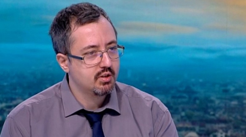 Математикът Лъчезар Томов: Заразените ще стигнат до 4500 на ден до 2-3 седмици