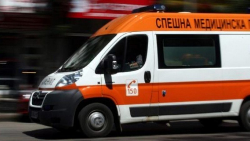 Тийнейджър ударен от кола в Стамболийски, момчето е в болница
