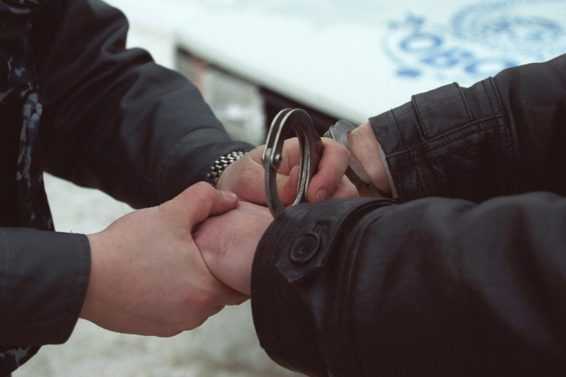 Мъж и тийнейджъри арестувани в Стамболийски, спипаха ги, докато крадат