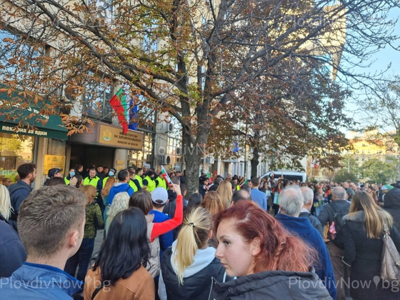 Голям протест в София! Стотици искат оставката на здравния министър