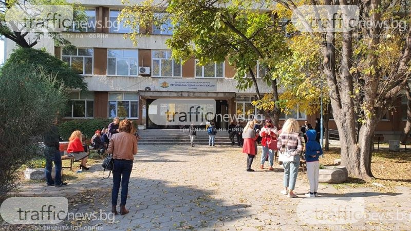 Живна ваксинирането в Пловдив, образуваха се опашки