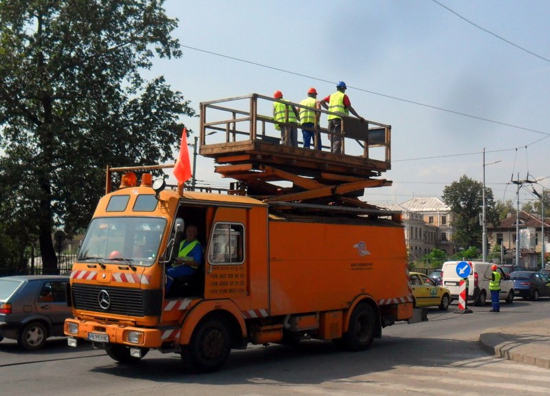 Демонтират тролейбусни жици в Пловдив, шофьорите да внимават