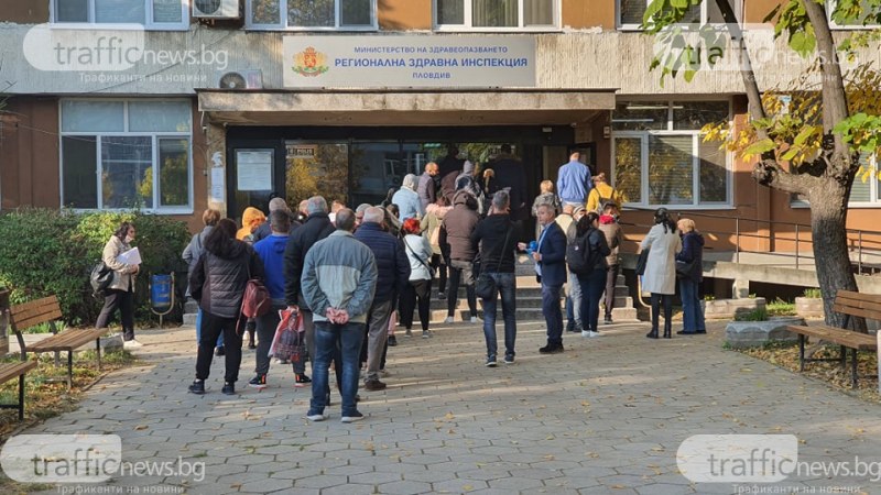 Опашки в Пловдив днес и за ваксини, и за тестове