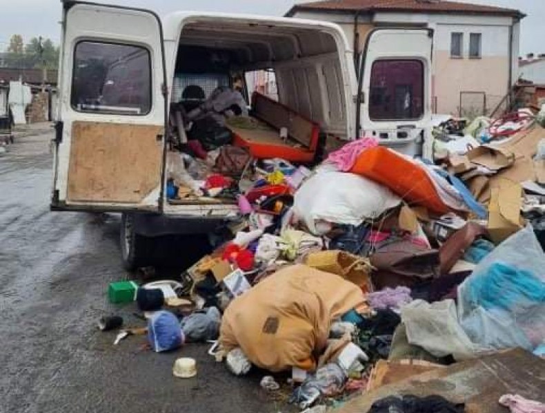 Бус изсипа нови боклуци на сметището край КАТ, има глобени