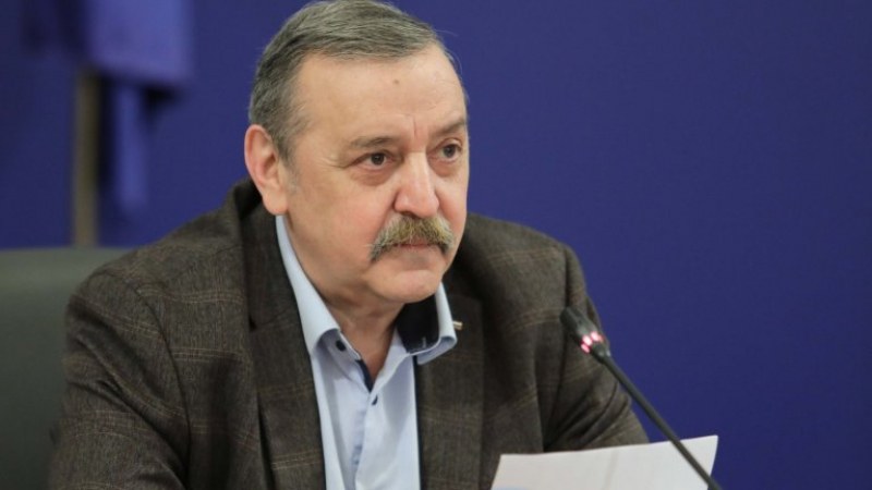Проф.Тодор Кантарджиев: Числата спадат, но още известно време ще се увеличава броят на починалите