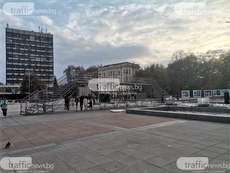 Най-голямата ледена пързалка в България монтират в Пловдив в момента