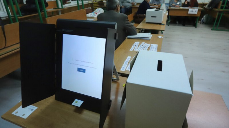 100% обработени протоколи в Пловдив и областта - Румен Радев печели категорично