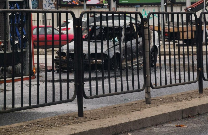 Кола се запали в центъра на Пловдив