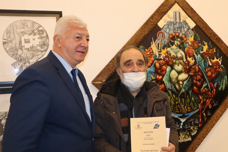За втори път живописецът Вълчан Петров получи Наградата на Кмета