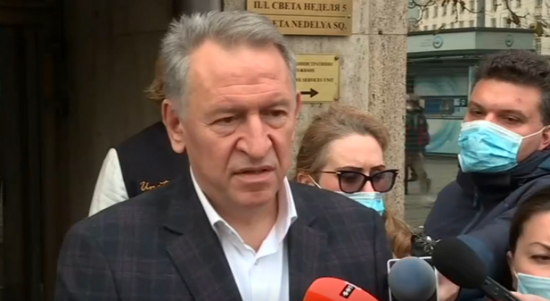 Министърът: Успяхме да пречупим ковид вълната благодарение на зеления сертификат
