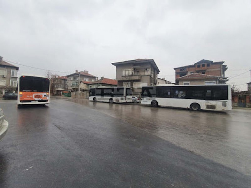 От днес: Спряно движението по част от улица, автобуси отклоняват маршрути