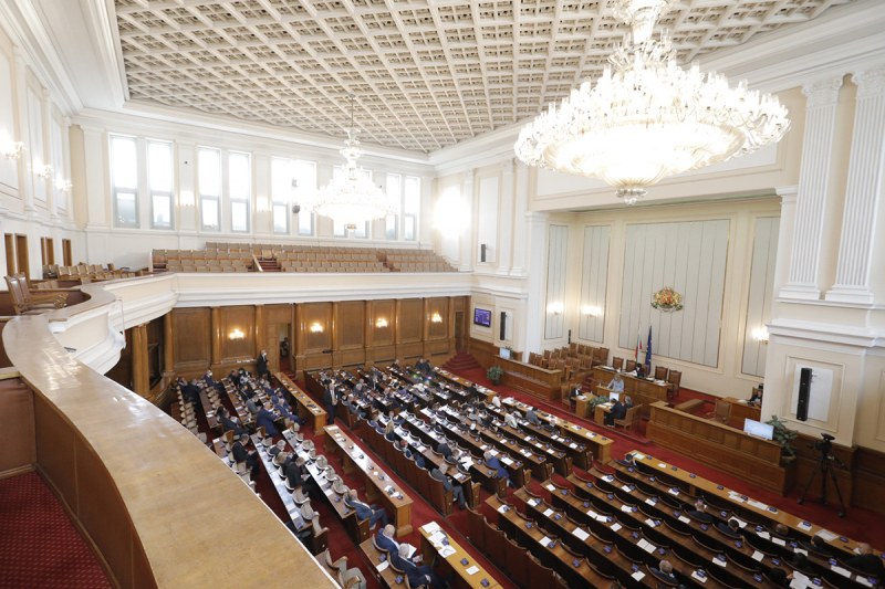На извънредно заседание на парламента днес гласуват новия Министерски съвет
