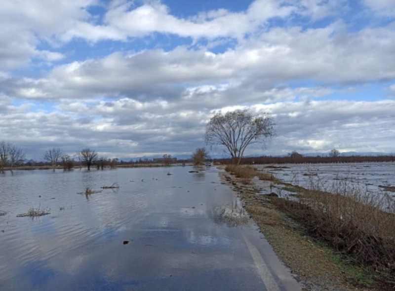 Река Чая заля ниви в община Садово, обявиха частично бедствено положение