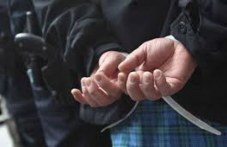 Крадец осъмна в ареста в Раковски, задигна чанта с пари и други вещи kradets-osamna-aresta-rakovski-zadigna-475.jpg