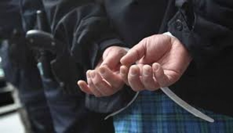 Крадец осъмна в ареста в Раковски, задигна чанта с пари и други вещи