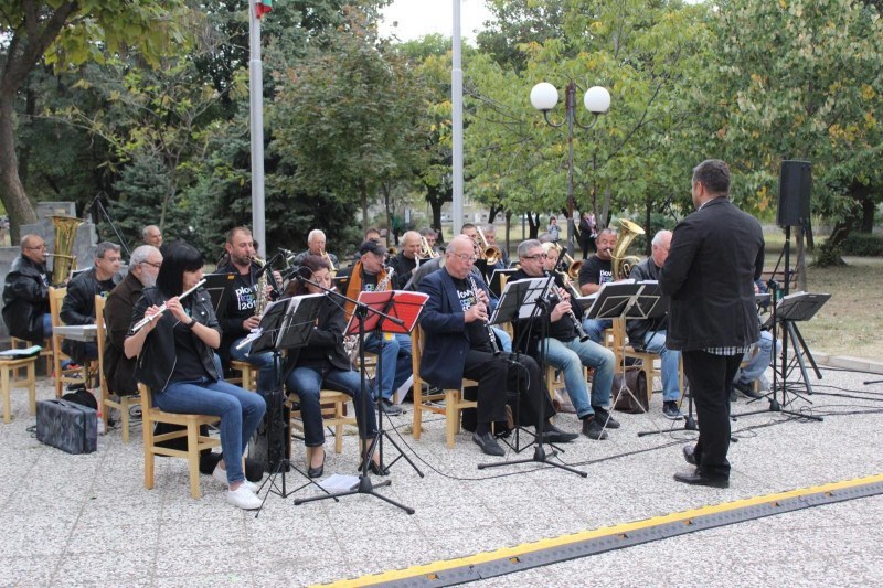 Биг Бенд Пловдив изнасят коледен концерт в парк “Рибница“