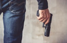 peshehodets-nasochi-pistolet-sreshtu-435.jpg