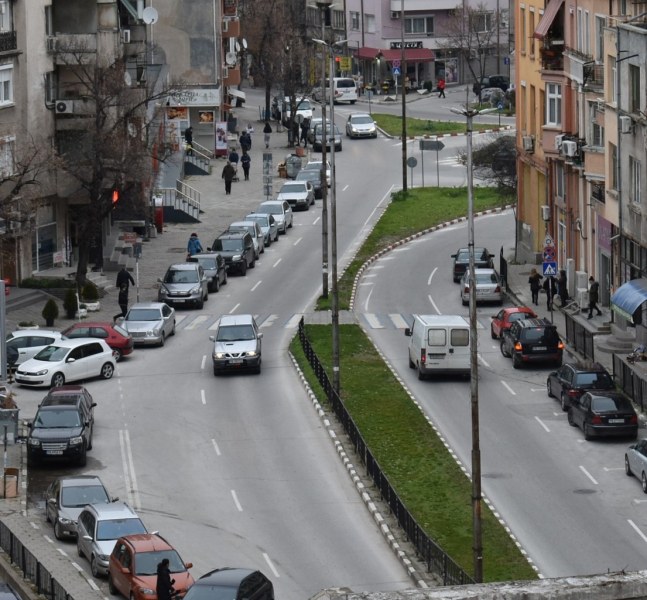 Временно спират движението по част от натоварена улица в Асеновград