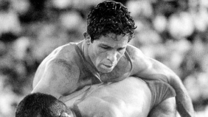 4 януари 1936 - роден е Еньо Вълчев, български борец, 3 пъти олимпийски медалист