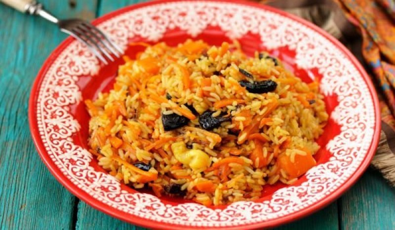 Ориз със сушени сини сливи - леко и вкусно зимно ястие