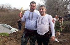 44-годишният Гавраил спаси кръста в брезовското село Чоба
