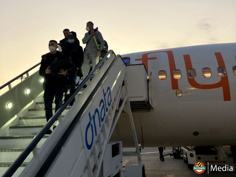 Отборът на Ботев (Пловдив) пристигна в Дубай