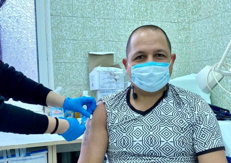 Депутатът от Раковски Младен Шишков си сложи бустерна доза