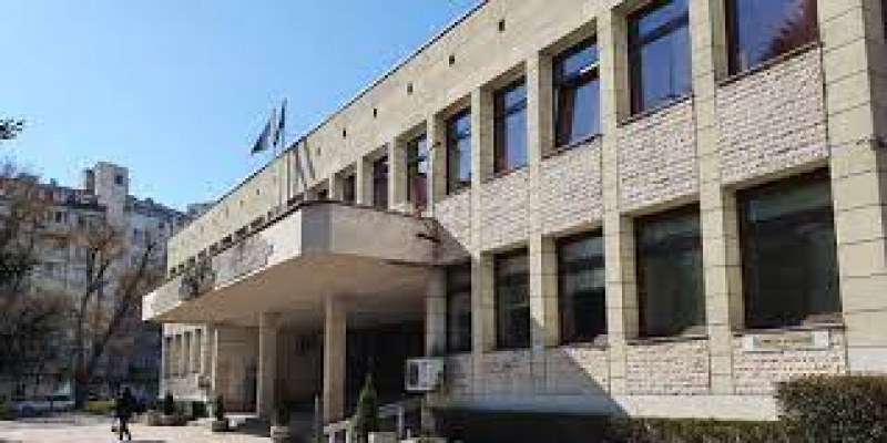 Йордан Иванов махна служебните паркоместа на ул. „Младежка” за Областна управа