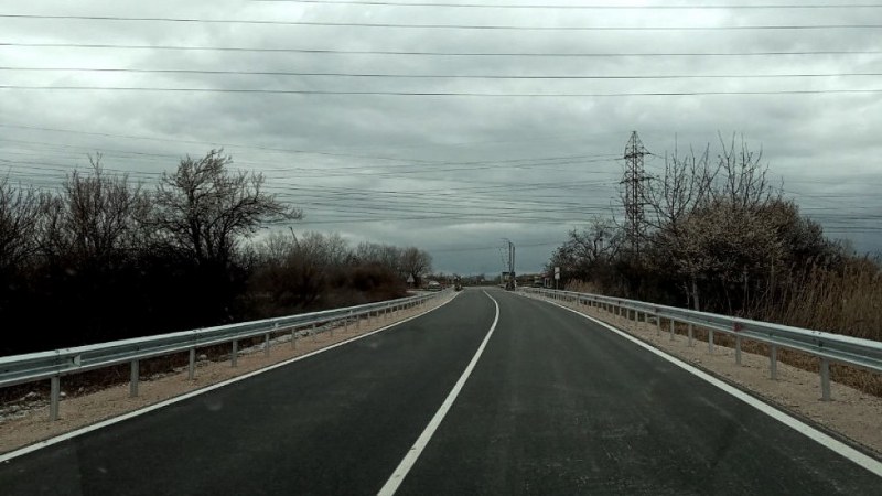 Ограничено е днес движението по пътя Пловдив-Садово