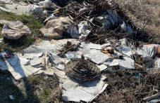 Незаконно сметище превръща природата в бунище край Браниполе