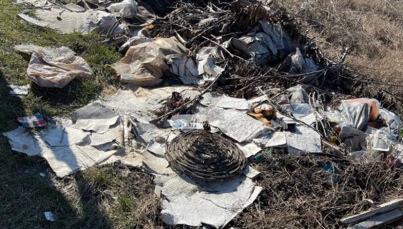 Незаконно сметище превръща природата в бунище край Браниполе