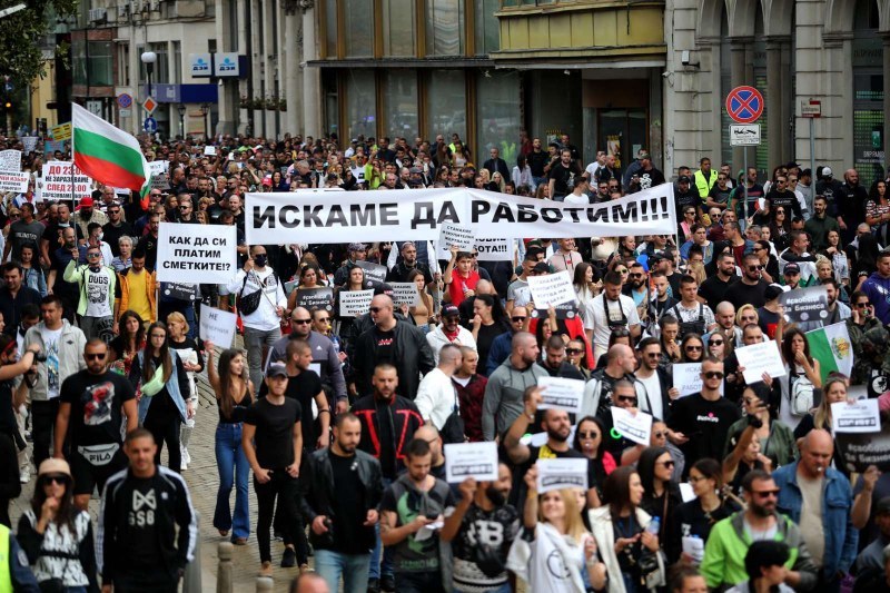 От нощните заведения обсъждат общи действия по повод очакваното им затваряне