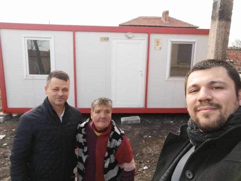 Доброволци помогнаха на леля Славка от Раковски, чийто дом изгоря на Нова година