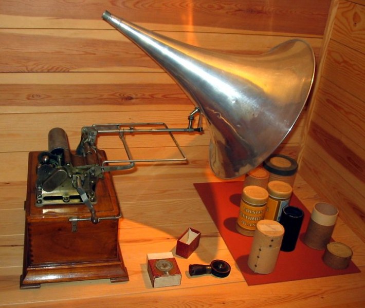 На този ден: Томас Едисон патентова фонографа