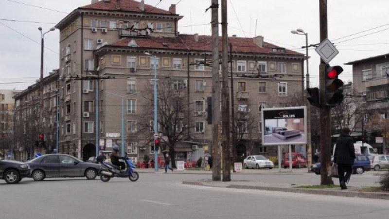 Развален светофар създаде хаос на натоварено кръстовище в Пловдив