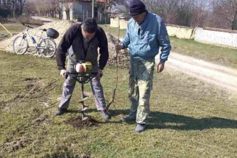 За по-чист въздух! Нови фиданки пуснаха корени в калояновско село