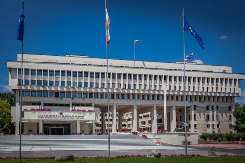 МнВР: Шофьорите, спасени от горящия ферибот, пътуват към България тази вечер