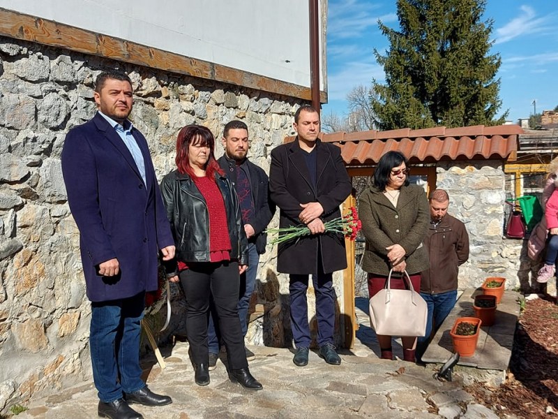 С топовен залп, венци и музикална програма почетоха паметта на Дякон в община “Родопи“