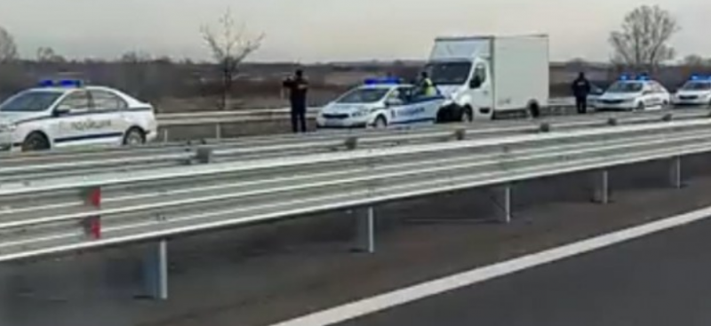 Пак хванаха мигранти на магистрала “Тракия“ Пак хванаха мигранти на магистрала “Тракия“