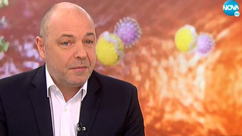 Професор: Лека-полека, предпазливо се връщаме към един по-нормален живот