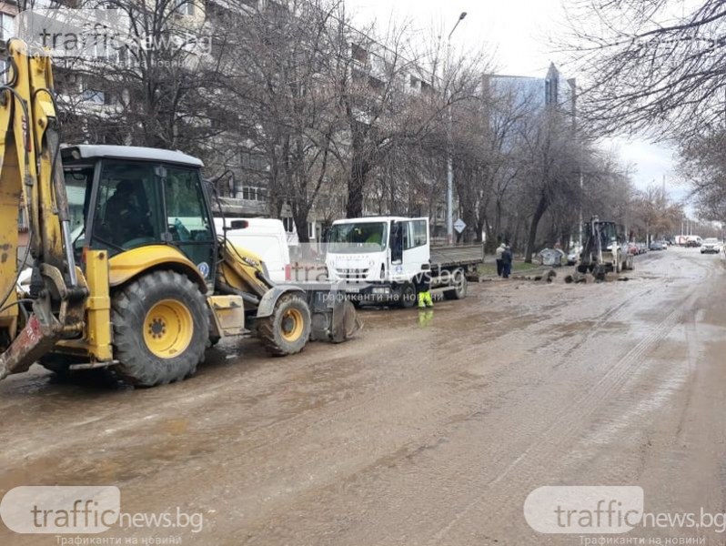 ВиК аварията в Кършияка - гейзер колкото човешки бой