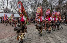 kukeri-gaidari-i-tantsyori-shte-896.jpg