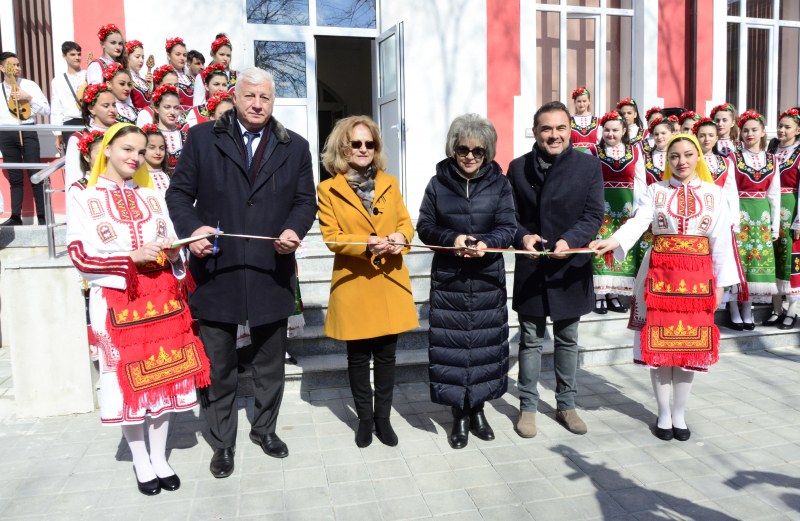Прерязаха лентата на новите сгради на СУ “Любен Каравелов“