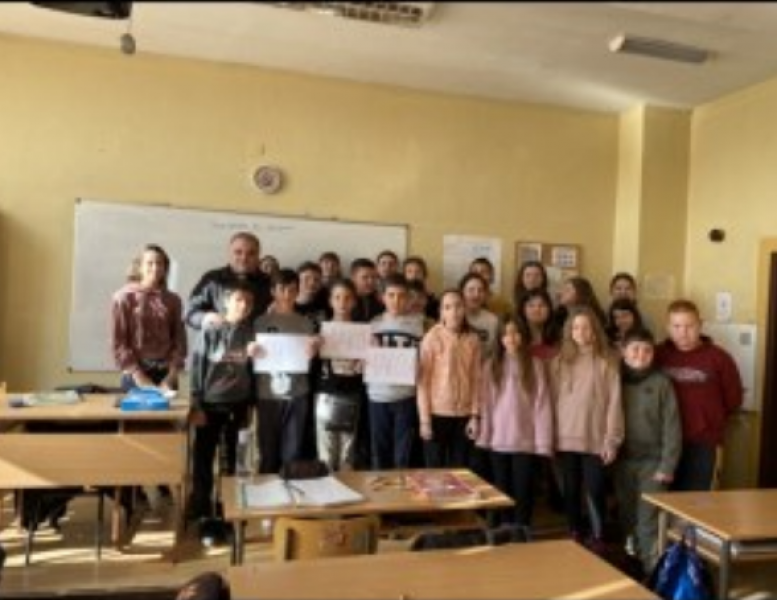 Ученици в Пловдив изработиха мартеници, за да помогнат на болно дете