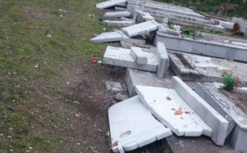 Вандали повредиха плочите на гробове в Пловдив
