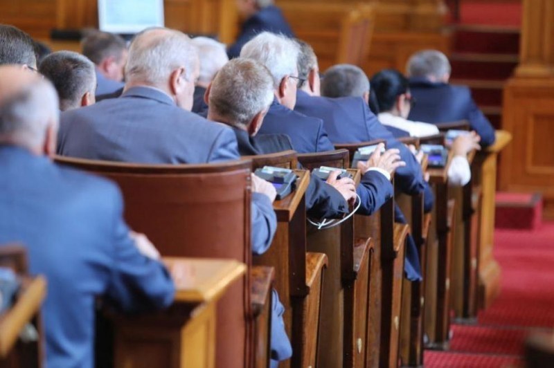 Народното събрание излиза в кратка ваканция